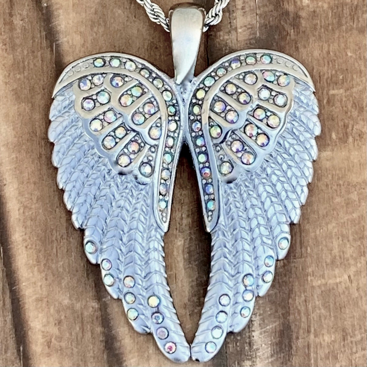 ladies-necklace-angel-heart-