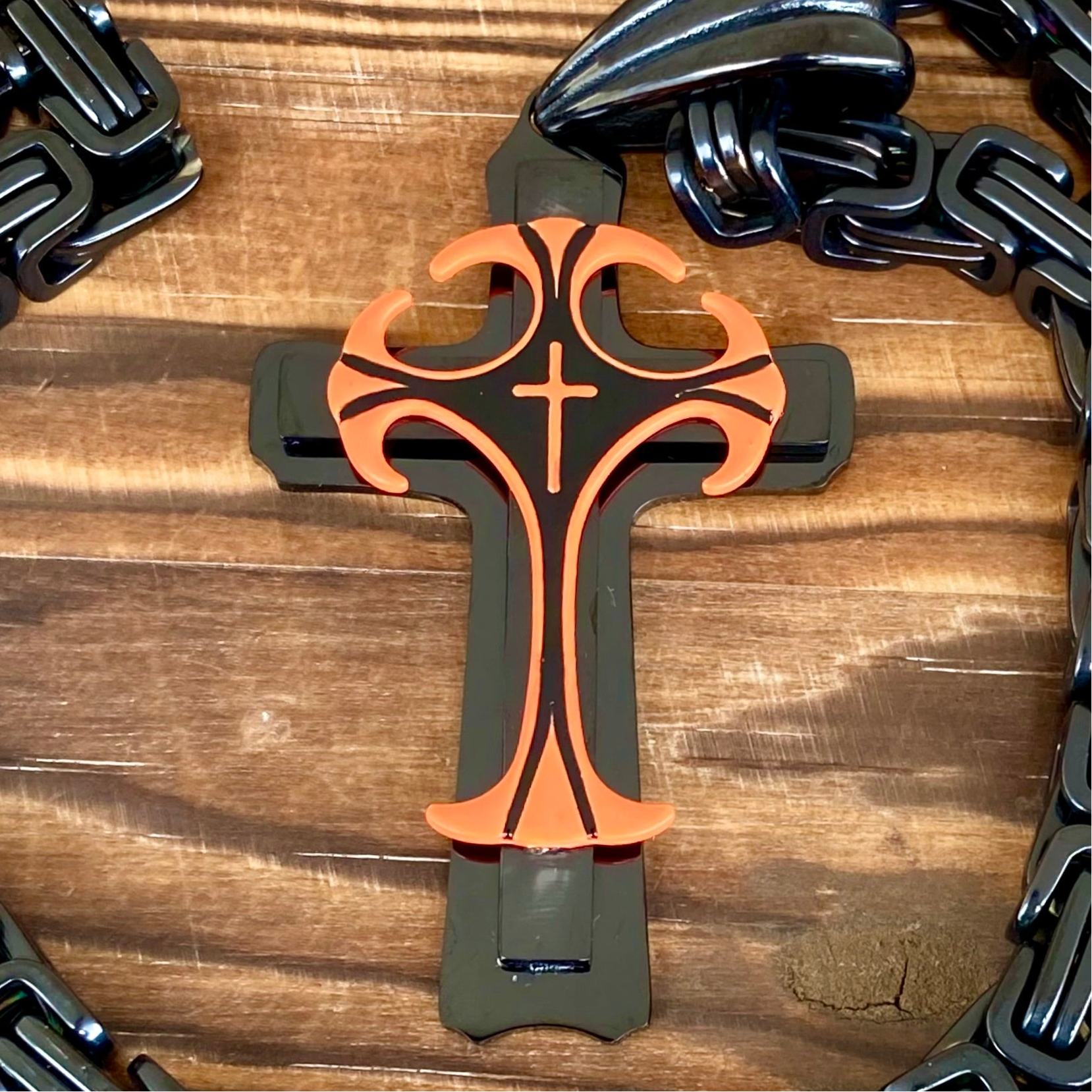 アクセサリー r Plus Pendant Cross - Risen Cross Orange & Black Pendant - Necklace - PEN828