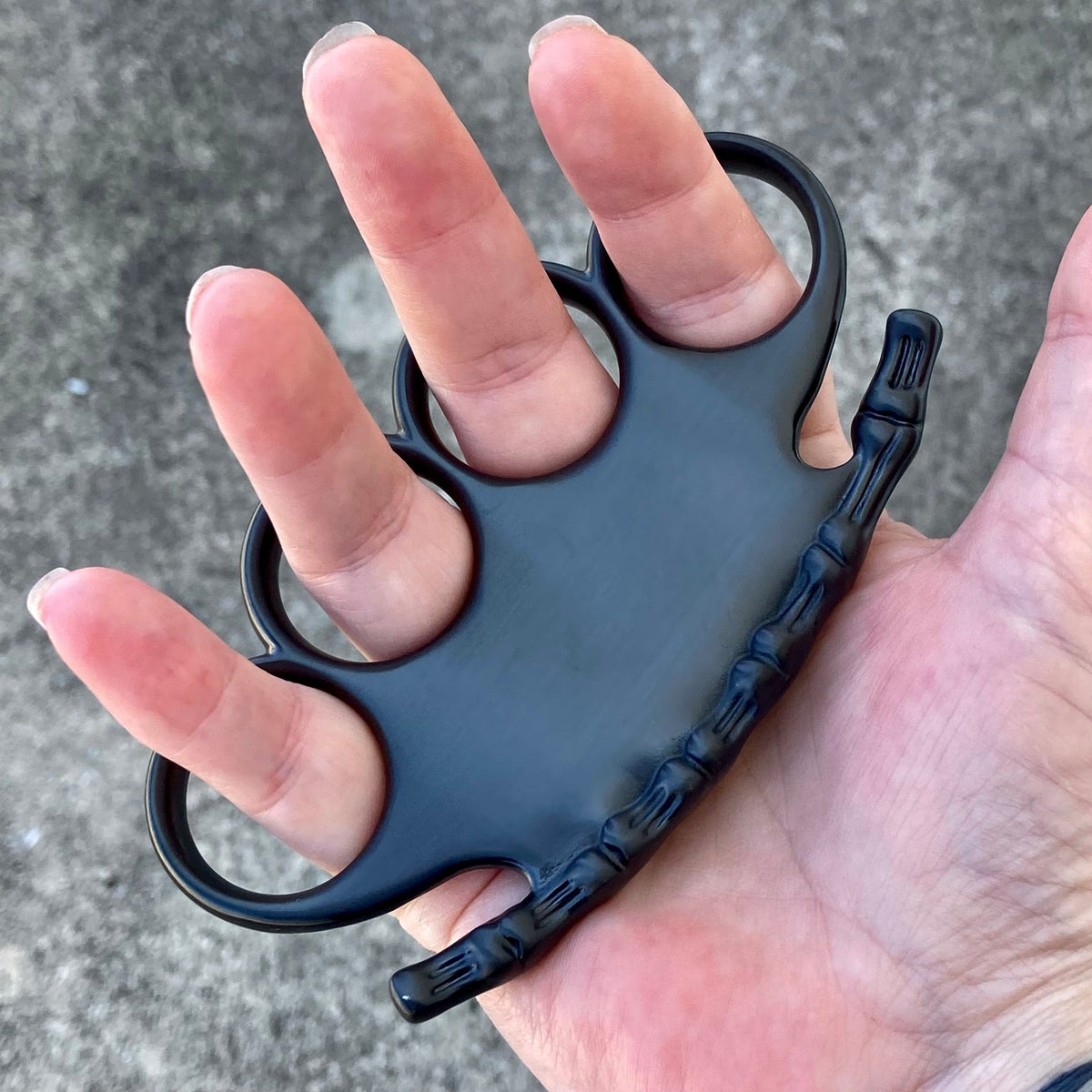 skull-ring-4-finger-ring-solid