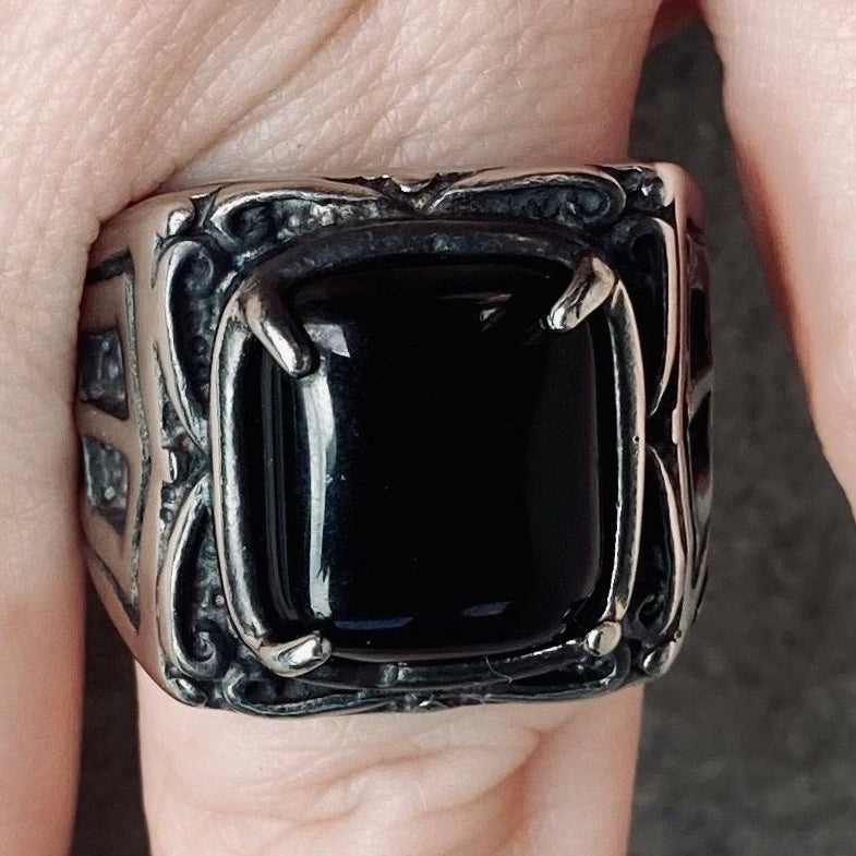 Sanity Jewelry Skull Ring "Black Stone" - Crusader - R106