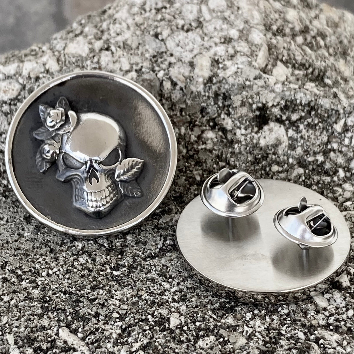 vest-pins-vest-pin-skull-roses