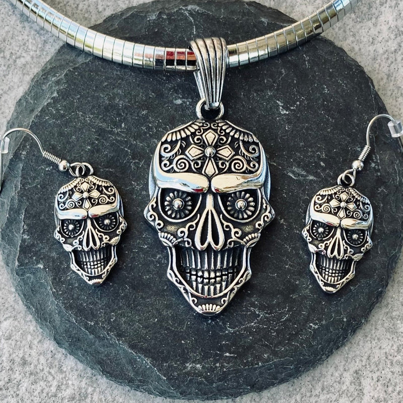 Sanity Jewelry "Day of the Dead" - Sugar Skull - Custom Smaller PEN736 & Classic Rope Chain or Omega