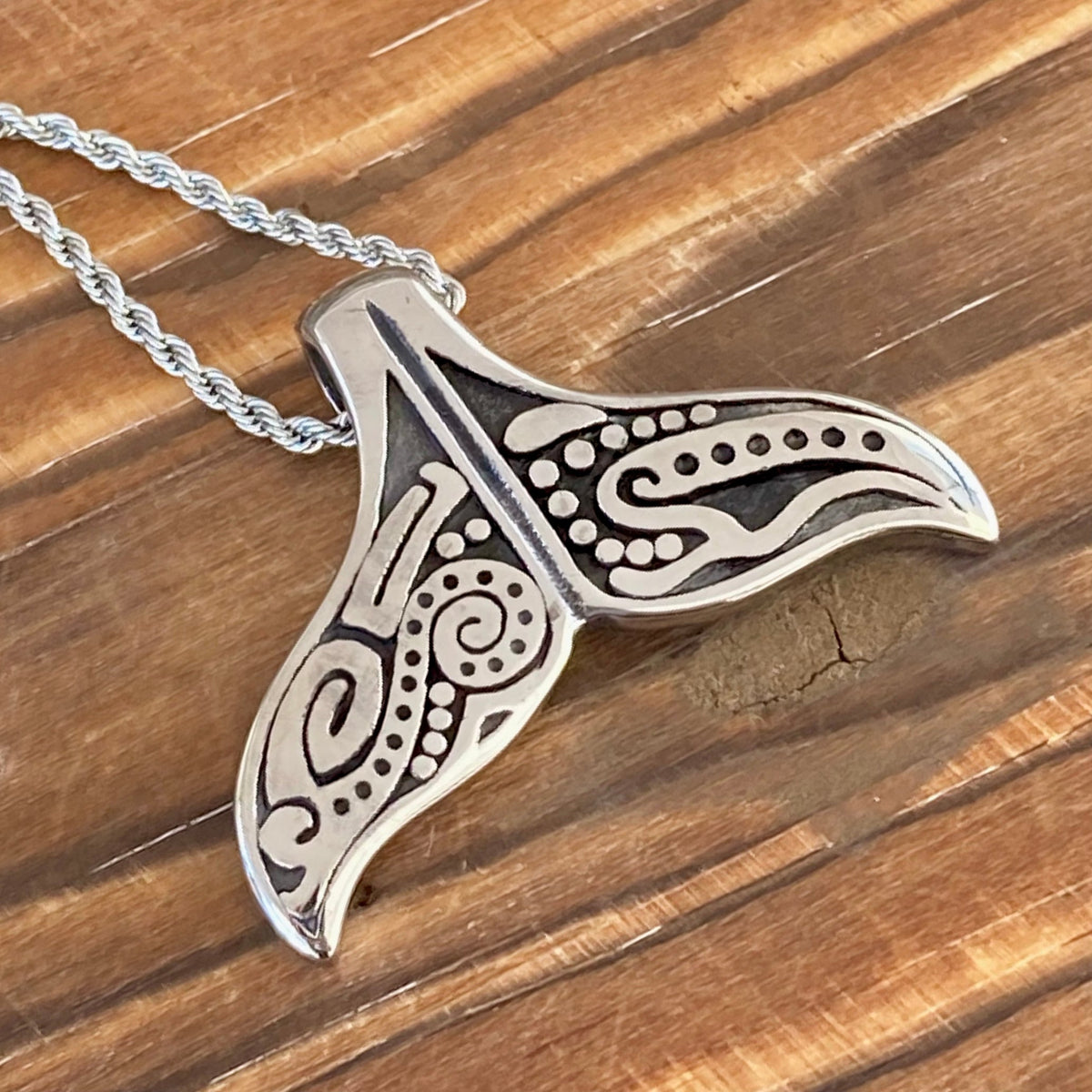 ladies-necklace-dolphin-tail-