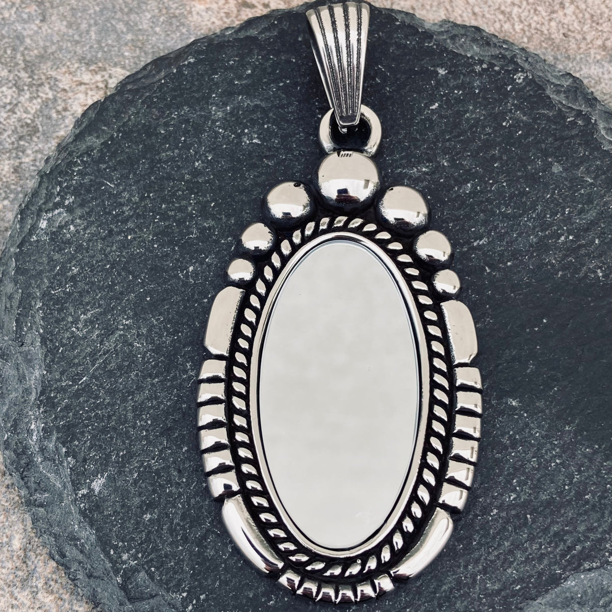 ladies-necklace-oval-mirror-
