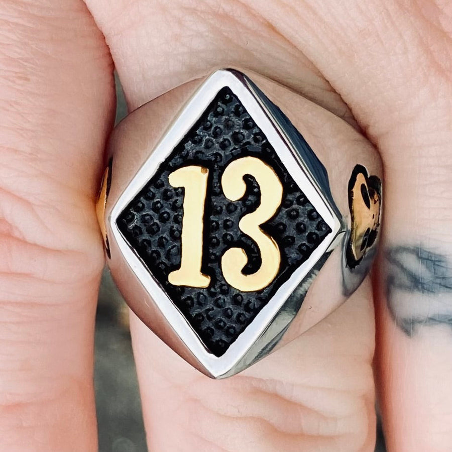 skull-ring-13-ring-black-gold-