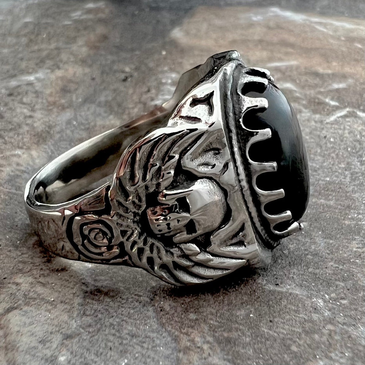skull-ring-black-stone-skull-