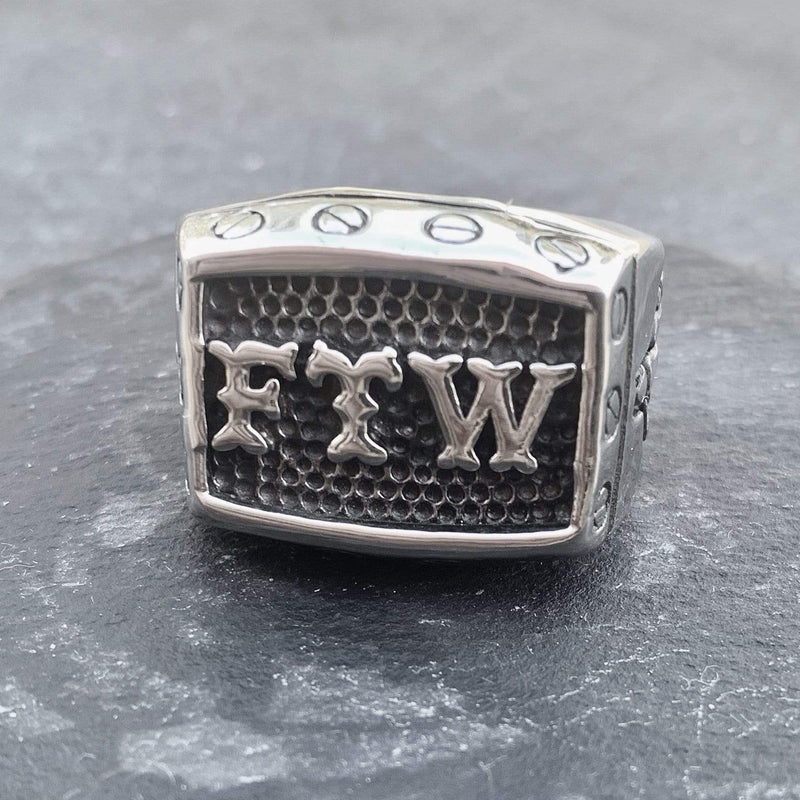 Stylish Middle Finger Ring for a Bold Statement