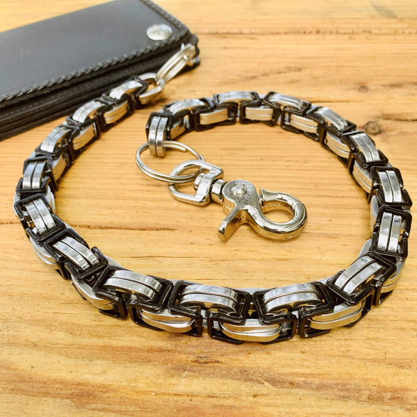 Sanity Jewelry Four Finger Wallet Chain - Silver Daytona Deluxe - w/ Polished Skull Four Finger Ring 30 - WCK-11 24 Inches